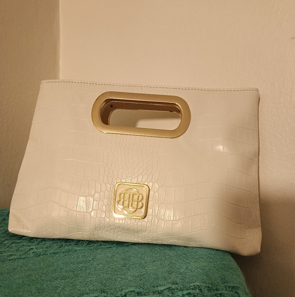 Elegant Dana Buchman White Crocodile-Embossed Vegan Leather Clutch/Purse